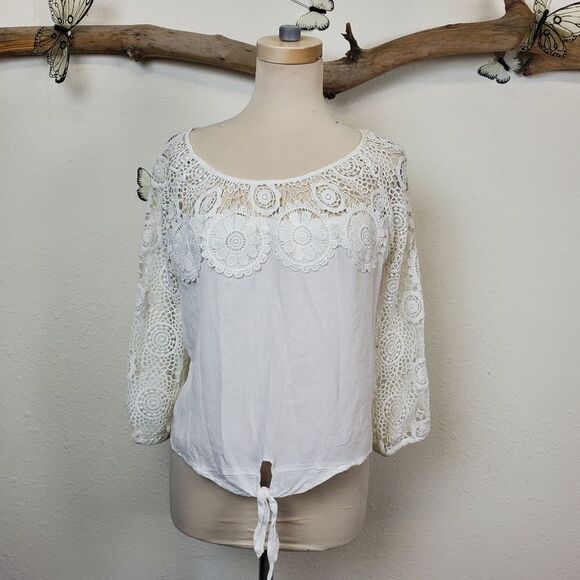 American rag white crochet lace trimmed top - Picture 1 of 6